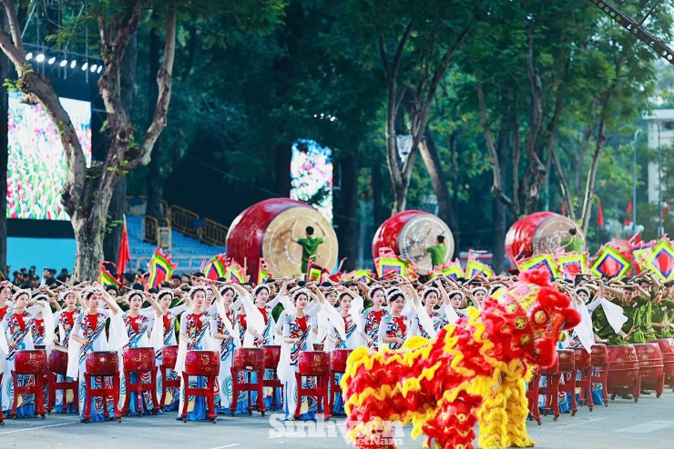 Nữ học viên Học viện Cảnh sát nổi bật tại buổi sơ duyệt diễu binh mừng 50 năm Ngày Giải phóng miền Nam - 14