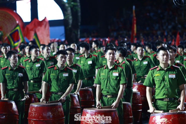 Nữ học viên Học viện Cảnh sát nổi bật tại buổi sơ duyệt diễu binh mừng 50 năm Ngày Giải phóng miền Nam - 12