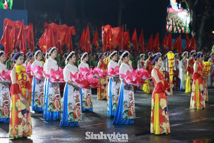 Nữ học viên Học viện Cảnh sát nổi bật tại buổi sơ duyệt diễu binh mừng 50 năm Ngày Giải phóng miền Nam - 13