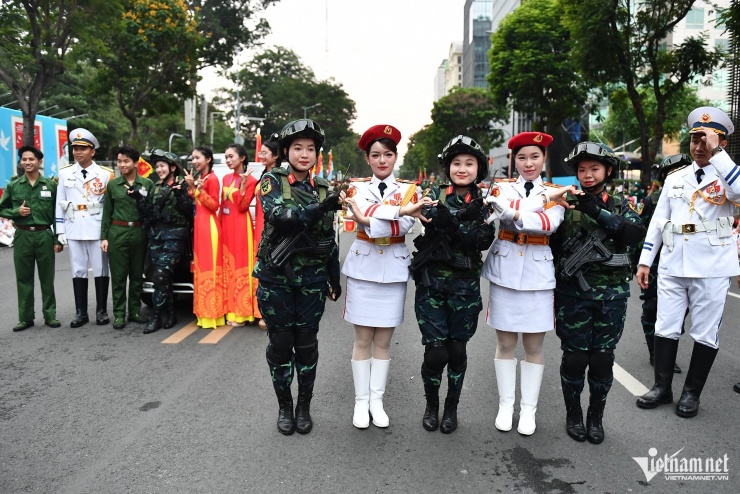 1745742104-w-chien-si-15-50065-width1920height1280 Khoảnh khắc 'lạ' của những người lính trong ngày tổng duyệt diễu binh - 13