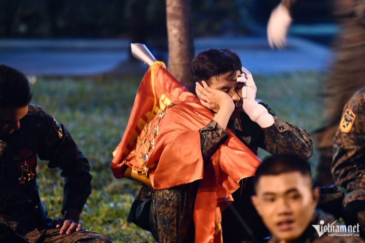 1745742104-w-chien-si-9-50062-width1920height1280 Khoảnh khắc 'lạ' của những người lính trong ngày tổng duyệt diễu binh - 10