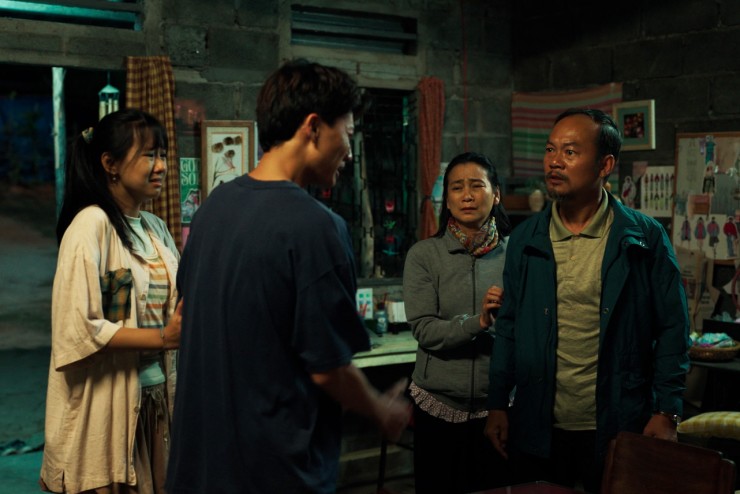 1745799148-vogn-tay-nang-568-8105-width1284height856 Lật mặt 8: Vòng tay nắng bám sát đối thủ.