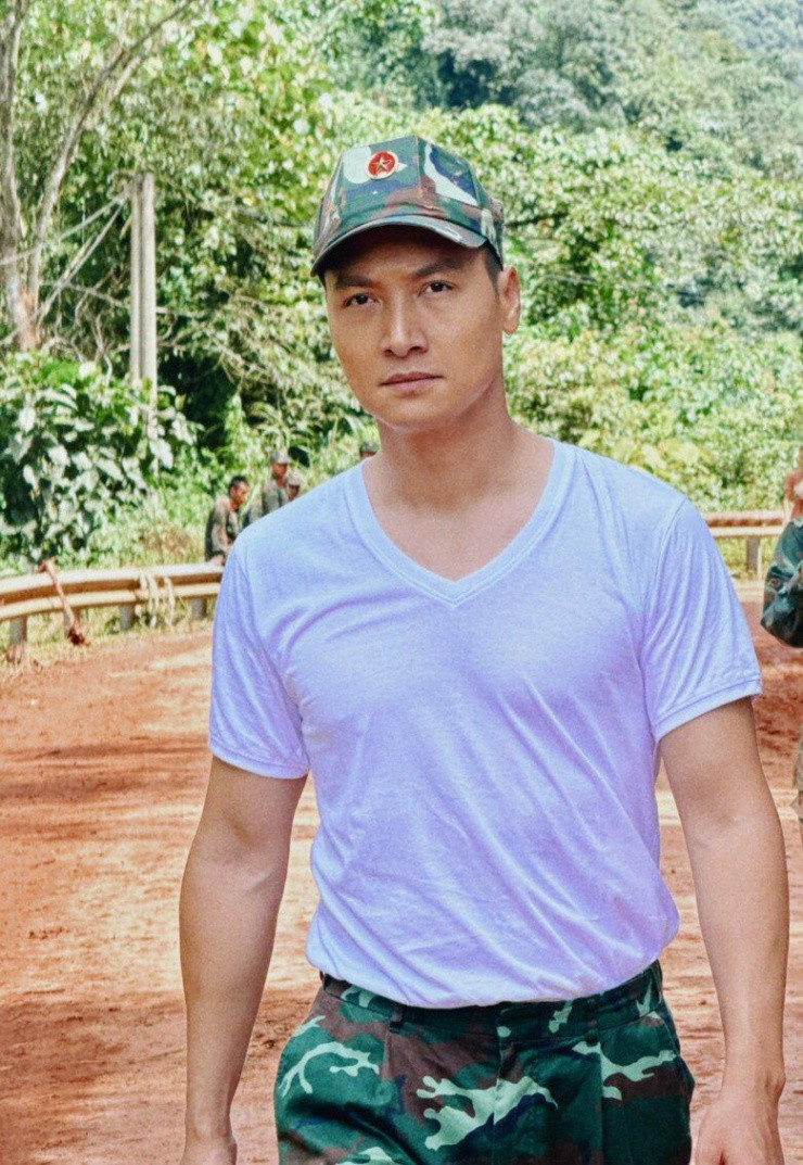 Top nam thần quân nhân trên màn ảnh Việt: Mạnh Trường giảm gần 10kg vẫn điển trai, Song Luân được khen