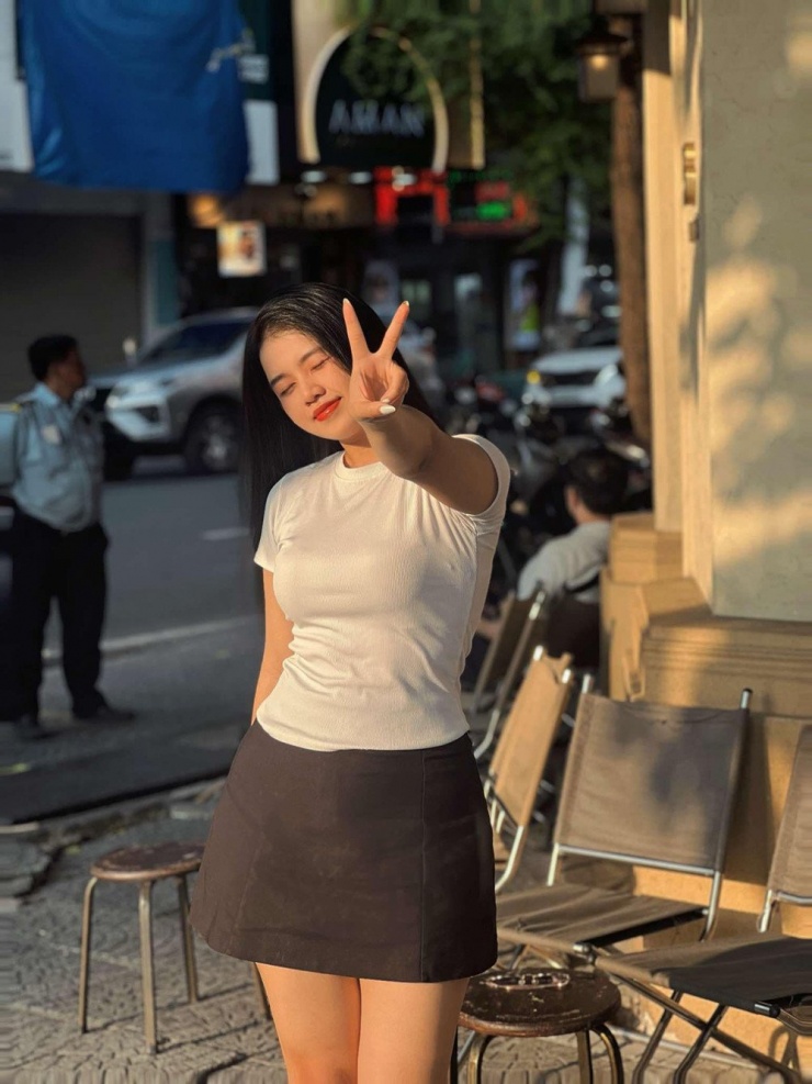 10 triệu lượt xem clip cô gái tặng hoa cho chiến sĩ diễu binh 30/4 - 2