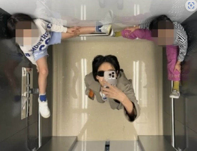 Ngôi sao dung túng con cái làm điều thiếu ý thức nơi công cộng bị chỉ trích dữ dội- Ảnh 1. Ngôi sao dung túng con cái làm điều thiếu ý thức nơi công cộng bị chỉ trích dữ dội- Ảnh 1.