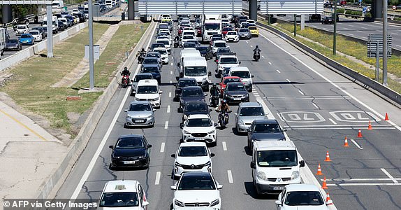 Chùm ảnh hàng loạt thành phố lớn ở châu Âu tê liệt vì mất điện