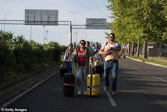 Chùm ảnh hàng loạt thành phố lớn ở châu Âu tê liệt vì mất điện