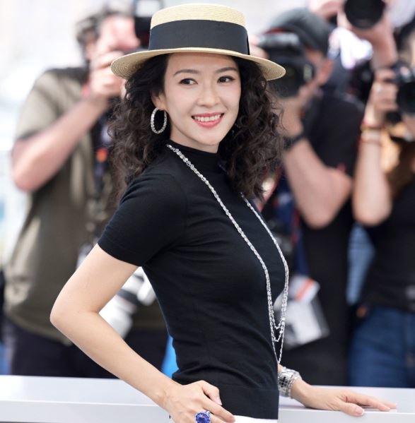 Chương Tử Di gặp tai nạn sân khấu, tình trạng giờ ra sao? - 3