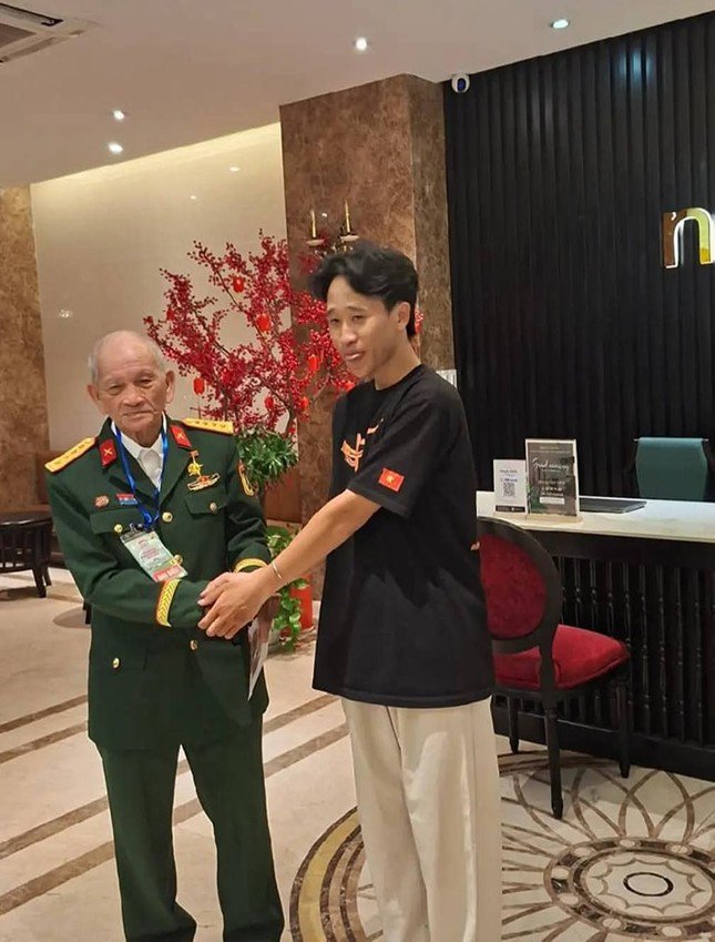 Hành trình xuyên Việt của cụ Thanh và Gen Z Quang Hà: Gặp nhau giữa non sông thống nhất - 6