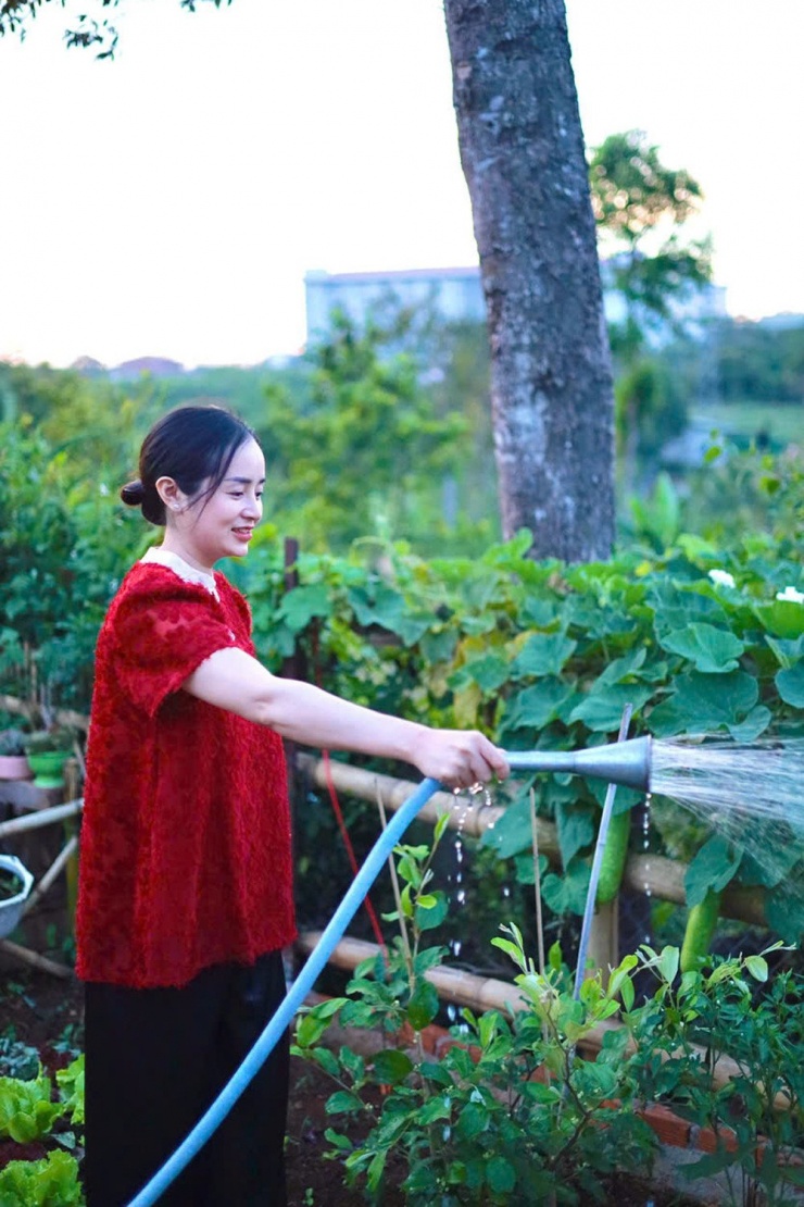 Cô gái Đắk Lắk tự mua đất, làm nhà gỗ, tạo không gian sống đẹp mê mẩn - 4