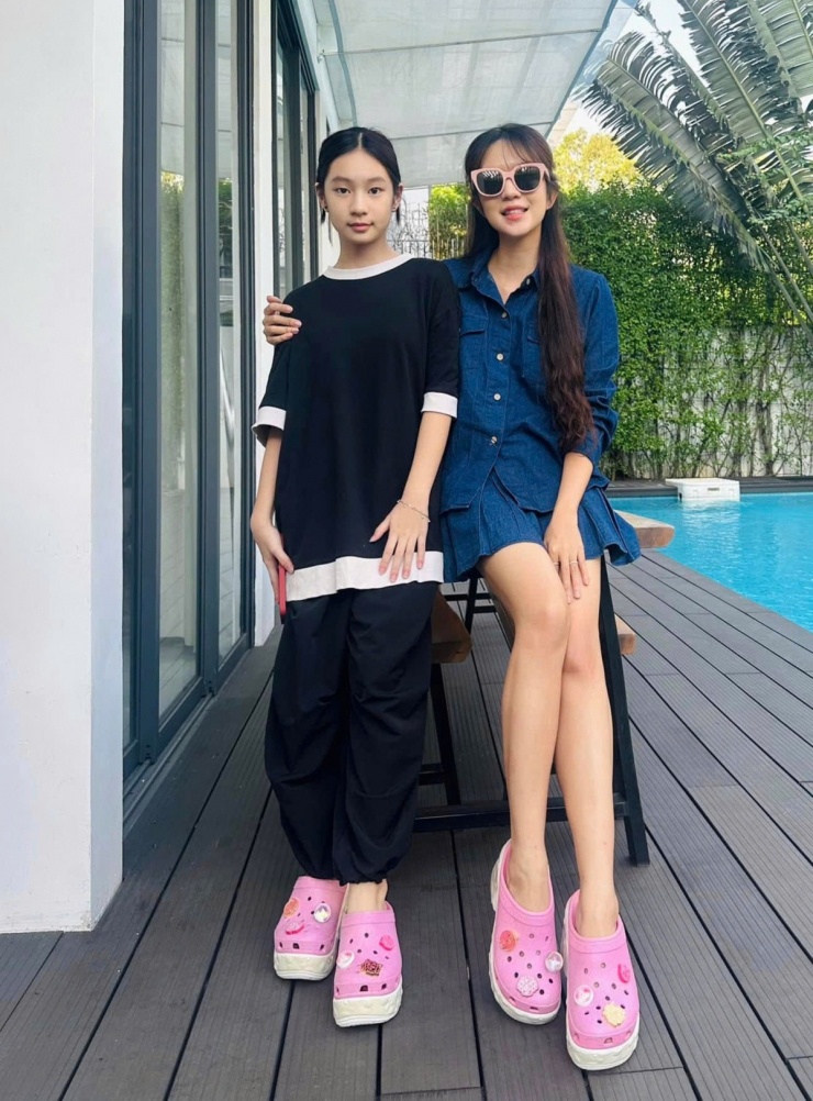 Minh Hà nói bị ảnh hưởng lối ăn mặc trẻ trung của con gái.