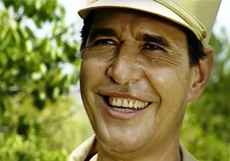 1746141529-02-sv-69516-width1000height700 Diễn viên Robert Hải.