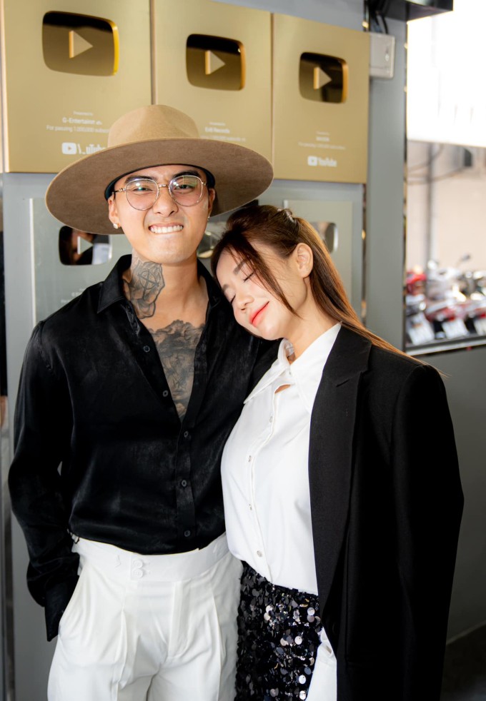 Tháng 12/2021, sau 7 tháng công khai, họ tuyên bố chia tay để mỗi người tập trung cho công việc riêng. Đến năm 2023, hai người nối lại tình cảm vì thấy