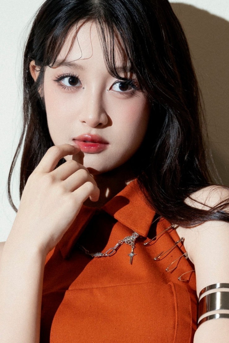 Sớm nổi tiếng, Bảo Ngọc cũng khó tránh thị phi bủa vây. Năm 2023, khi một YouTuber nổi tiếng tố một diễn viên nhí có thái độ chảnh chọe trong lúc làm việc chung, nhiều người đoán nhân vật được nhắc đến là Bảo Ngọc. Chỉ trích từ cư dân mạng khiến cô bé 15 tuổi khi đó tổn thương và khóc mỗi ngày.