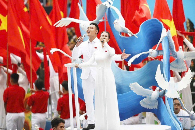 Nhưng trên hết, ca khúc thực sự xứng đáng với vị trí ca khúc quốc dân