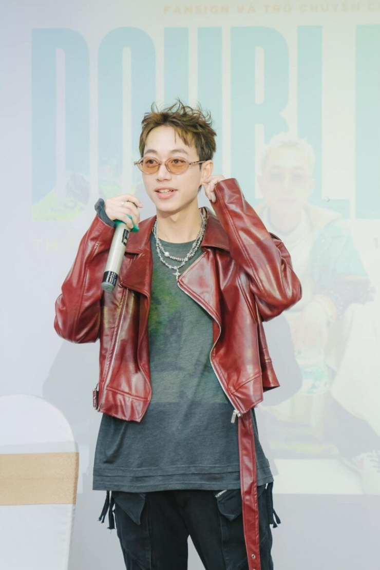 2 nam ca sĩ 9X vinh dự hát trong lễ diễu binh: Đông Hùng hạnh phúc bên vợ con, người còn lại từng là thợ cắt tóc - 4