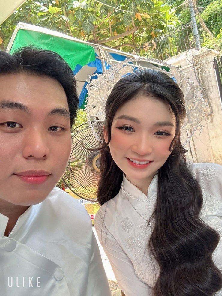 Họ thành đôi chỉ sau 2 tháng lên sóng 