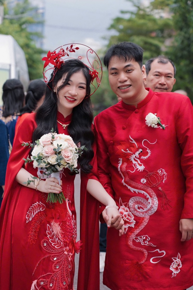 Cặp đôi kết hôn sau 6 tháng yêu nhau 