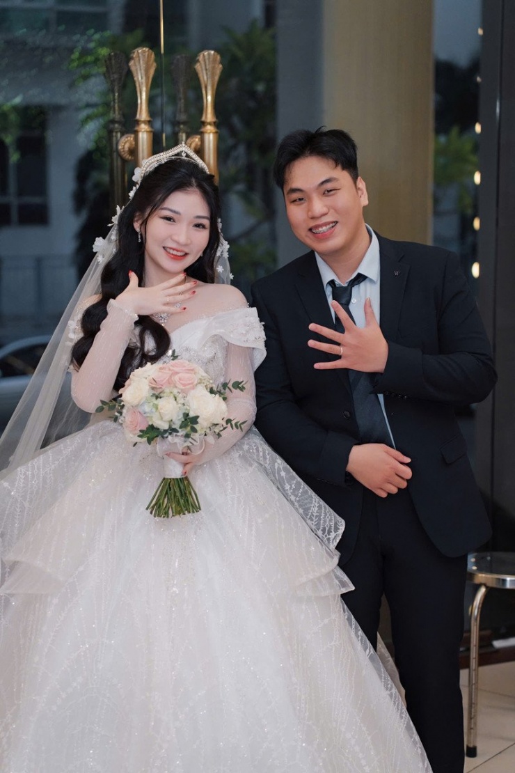 Đám cưới được tổ chức ấm cúng như cả hai mong muốn