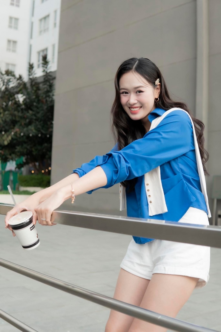 Anh Phạm nhí nhảnh đời thường. Ảnh: FBNV