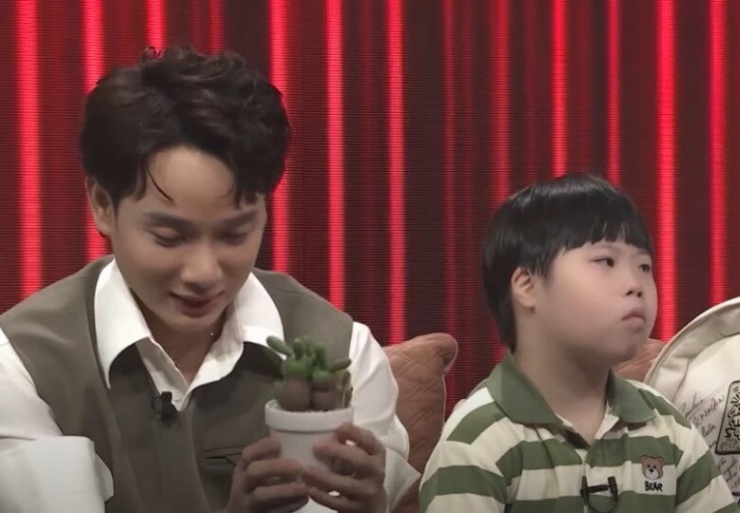 Cuộc gặp bất ngờ với một em bé làm Trúc Nhân khóc nức nở, hàng nghìn khán giả trào nước mắt - 8