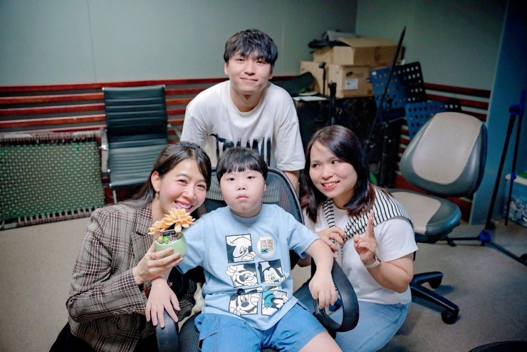 Cuộc gặp bất ngờ với một em bé làm Trúc Nhân khóc nức nở, hàng nghìn khán giả trào nước mắt - 12