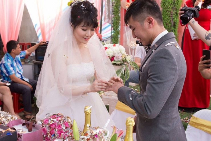 Đám cưới được tổ chức theo phong tục truyền thống của Việt Nam 