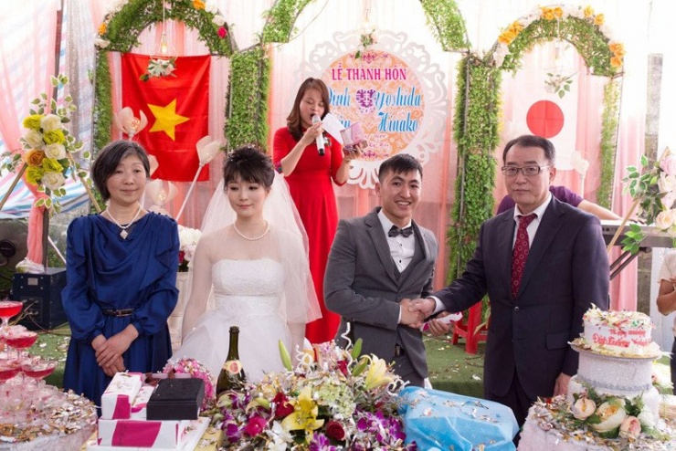 Bố mẹ Hinako bất ngờ vì đám cưới Việt 