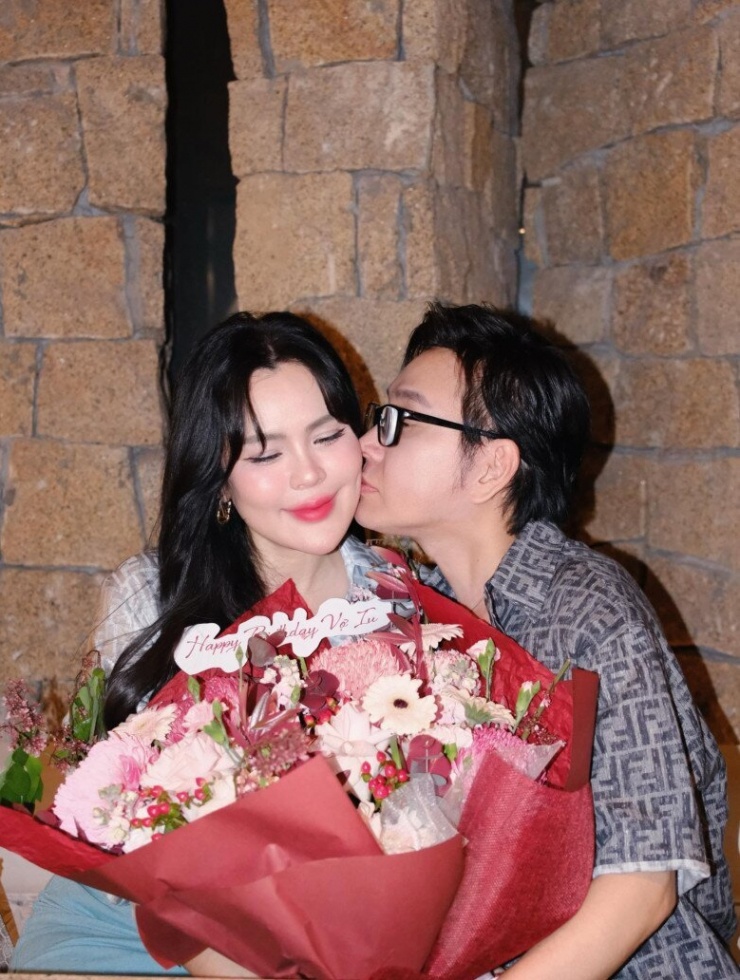 NSƯT Vũ Luân rưng rưng nước mắt vì được làm bố, 3 con của Hoa hậu Phương Lê phản ứng khi biết mẹ sinh thêm em - 3