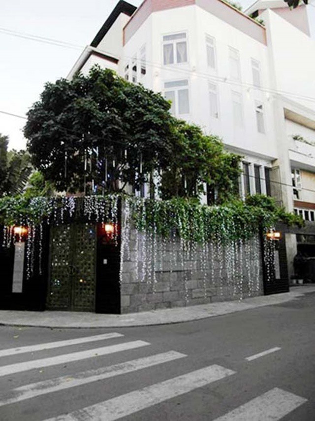 Hình ảnh căn biệt thự hiện tại của anh.