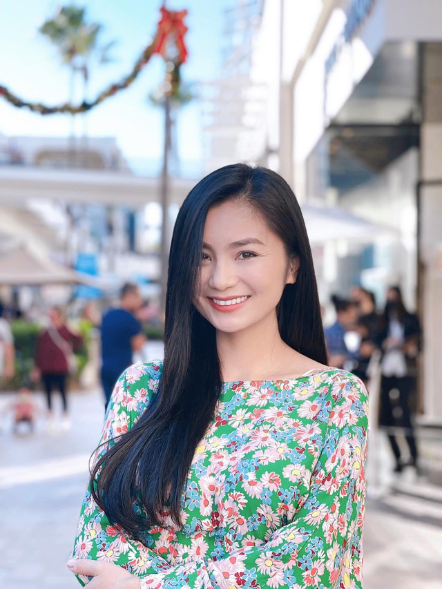 1746670069-dieu-huong-4-4441-width640height853 Theo người đẹp gốc Thành Nam, nếu không nhận lời mời của đạo diễn vì kịch bản phim quá hay thì cô đã sang xứ sở cờ hoa sớm hơn. Ngoài lý do đó, cô nấn ná lại quê hương vì Diệu Hương tâm niệm, vai diễn sẽ là dịp được tri ân khán giả, tri ân nghề trước khi rời xa.