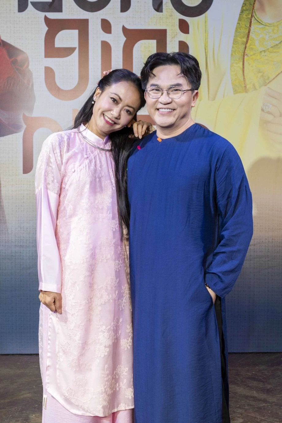 Xót xa cảnh NSƯT Đại Nghĩa lặng nhìn di ảnh mẹ khi tang lễ vãn người, Nhật Kim Anh