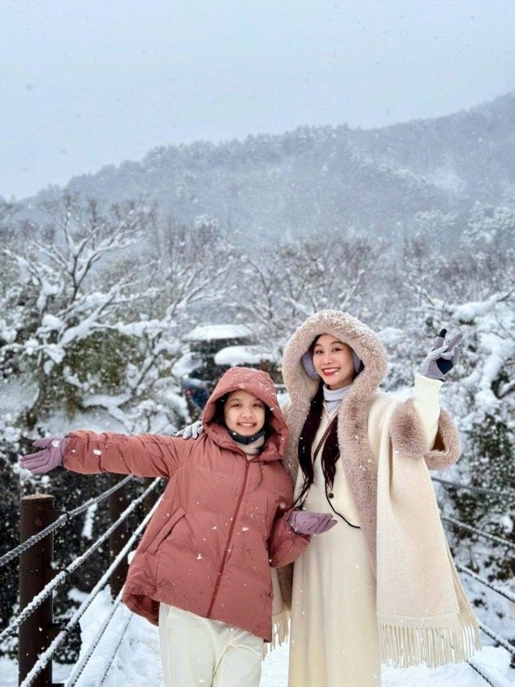 Nữ MC ăn món lòng se điếu hút 4 triệu lượt xem: 40 tuổi vẫn trẻ như gái đôi mươi, là