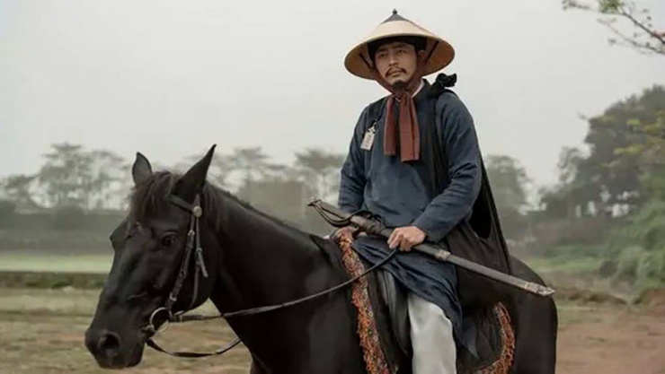 Mô típ phim cũ khiến Lật mặt 8 (ảnh trên) không bứt phá như Thám tử Kiên.