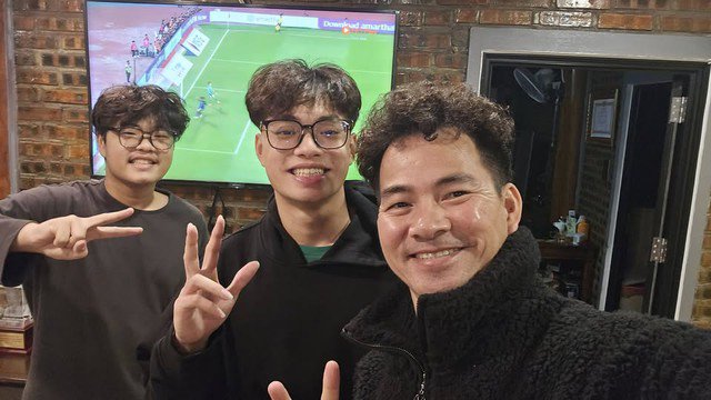 Trong việc dạy con, NSND Xuân Bắc là người tinh tế, nghiêm khắc và có trách nhiệm với con cái cũng như gia đình. Xuân Bắc cũng rất gần gũi, đối xử với con như những người bạn và rất tôn trọng con. Trên trang cá nhân, NSND Xuân Bắc và các con thường xuyên có những video chia sẻ về cuộc sống thường nhật với những câu chuyện tích cực trên kênh YouTube cá nhân, thu hút sự quan tâm lớn của công chúng.