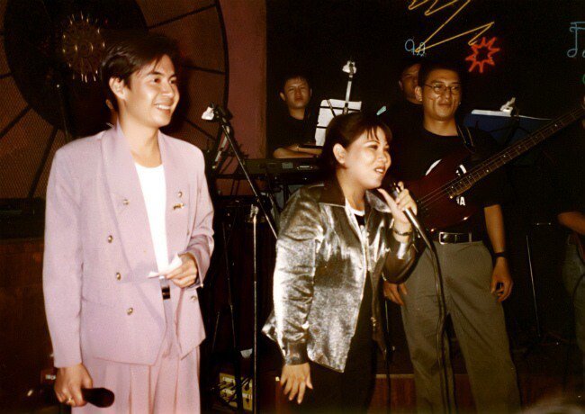 1746886387-giam-doc-nguoi-nhat-duoi-siu-black-sau-do-phai-quy-xuong-xin-loi-nu-ca-si-nang-nhat-nhi-viet-nam-gio-lot-xac-thon-g-9084-365-width650height460 Siu Black bị đuổi khỏi sân khấu: Giám đốc người Nhật quỳ xuống xin lỗi - 3