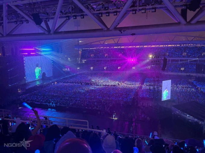 Hàng chục nghìn khán giả đội mưa xem 'Anh trai say hi' tại SVĐ Mỹ Đình - 3