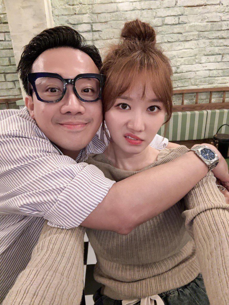 Bù đắp cho nỗi đau, Hari Won được ông xã Trấn Thành dành hết tình yêu thương, bênh vực khi bị nhắc chuyện có con. 