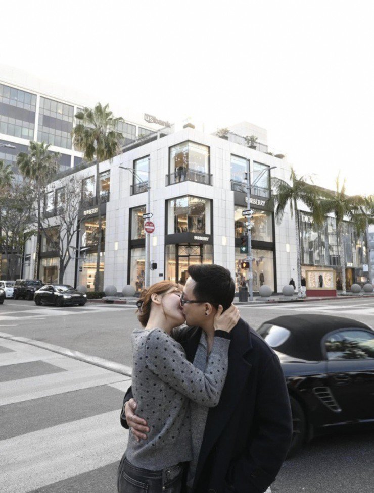 Cặp đôi thường xuyên chia sẻ khoảnh khắc tình cảm