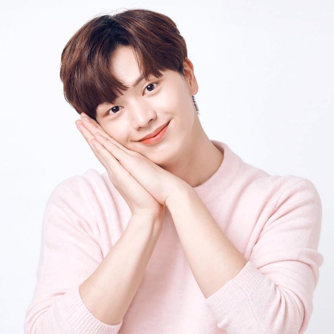 Yook Sung Jae tham gia showbiz chỉ vì muốn nuôi tóc dài.