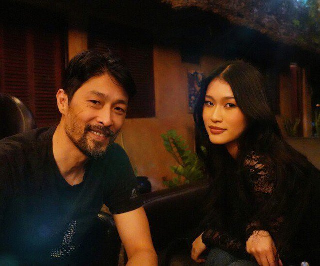 1747126402-johnny-tri-nguyen-3-85225-width640height533 Johnny Trí Nguyễn và con gái.