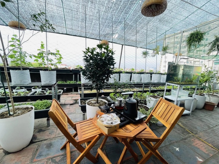 1747186073-104-1-n-65475-width1920height1440 Góc thưởng trà, ngắm vườn của anh Tiến