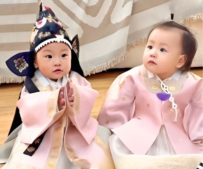 1747207677-phuong-oanh-dien-hanbok-dep-cuc-sang-ben-shark-binh-van-lu-mo-truoc-2-con-song-sinh-dang-yeu-nhu-hoa-gii-tr-5-5715-952-width660height550 Phương Oanh dọn tiệc thôi nôi hoành tráng cho cặp song sinh, chuẩn dáng