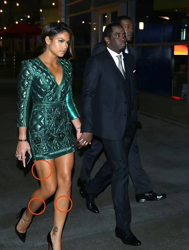 Cassie lộ vết bầm tím khi dự lễ ra mắt phim với Diddy năm 2016, hai ngày sau khi bị rapper đánh đập trong khách sạn. Ảnh: GC