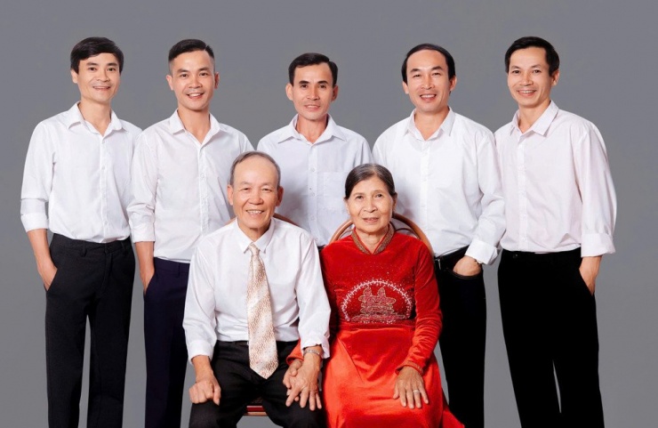 Vợ chồng ở Thanh Hóa có 10 con, 40 cháu chắt, mỗi lần tụ họp đông như hội - 2