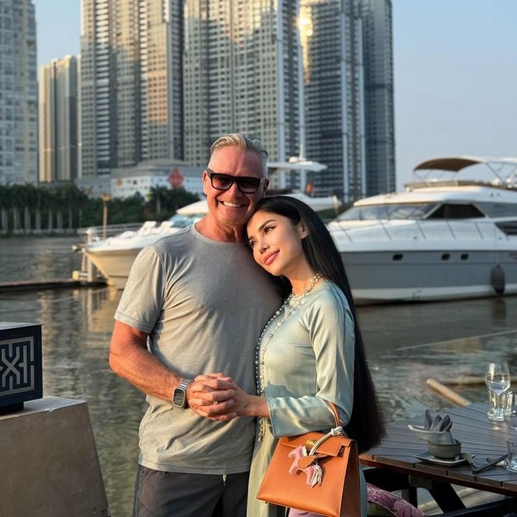 Kimmy có cuộc hôn nhân hạnh phúc 