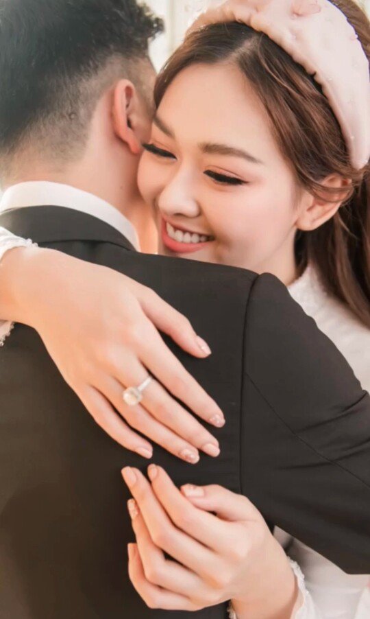 Điểm danh những nàng hậu có nhan sắc ngọc ngà kiêu sa, chọn lấy chồng ở tuổi đẹp nhất đời con gái - 2