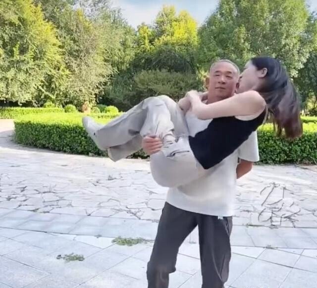 Cưới sếp hơn 28 tuổi sau 10 tháng làm việc, nữ nhân viên