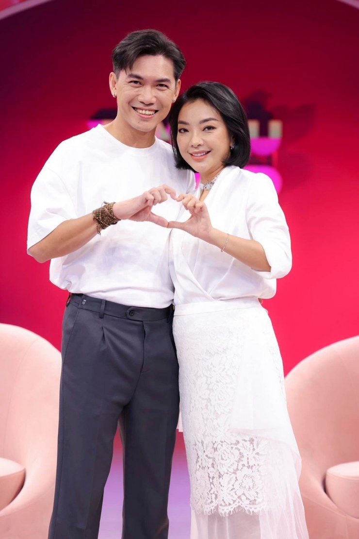 Phương Anh và ông xã điển trai người Việt lai Pakistan. (Ảnh: FBNV).