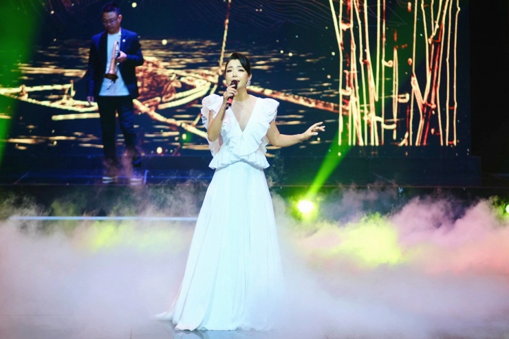 Phương Anh muốn cống hiến nhiều hơn cho âm nhạc. Ảnh: TL.